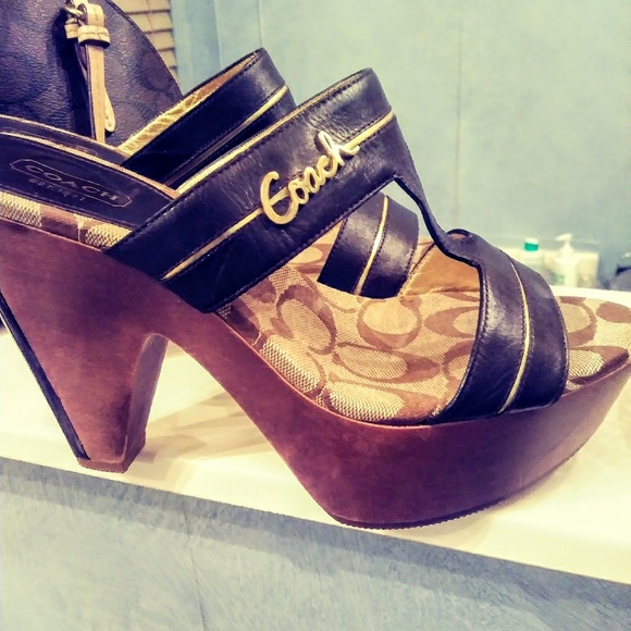 Authentic Coach Sandal - Picture 2 of 4